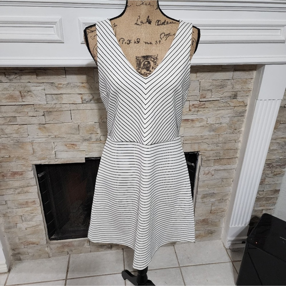 Loft black and white stretch fit n flare skater dress size 10P new!!!